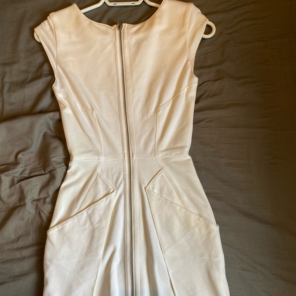 Guess Marciano Size 0; White Rayon/Spandex dress - Picture 3 of 8